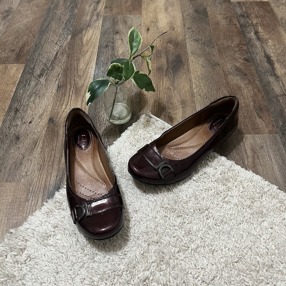 Clarks Size 7 M Burgundy Patent Leather Concert Band Wedge Shoes